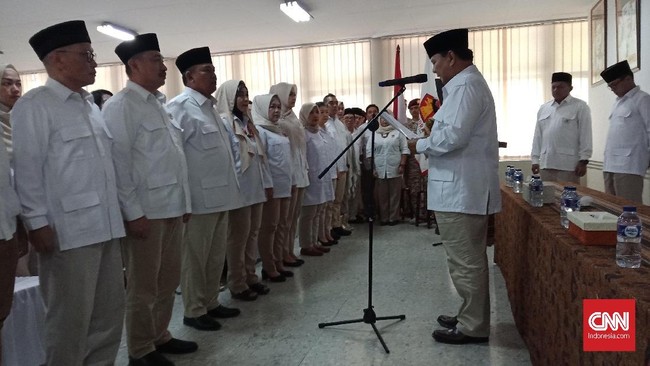 Prabowo telah melantik Brigjen TNI (Purn) Taufik Hidayat menjadi Ketua DPD Gerindra Jawa Barat menggantikan Mulyadi yang ingin dikonsentrasikan ke pusat.