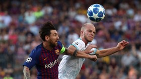 Tendangan Bebas Messi Bawa Barcelona Unggul di Babak I