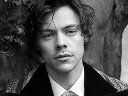 Harry Styles Tunda Tur Konser Demi Kesehatan Fans