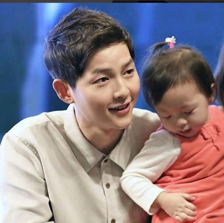 <p>Nak, lagi cari apa? (Foto: Instagram @songjoongkionly)</p>