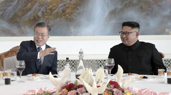 Presiden Korea Selatan Moon Jae-in mengatakan Pemimpin Tertinggi Korea Utara Kim Jong-un berniat melucuti seluruh senjata nuklirnya.