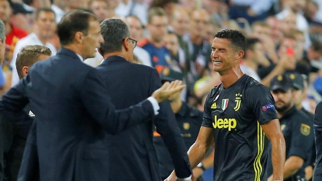 Meski Cristiano Ronaldo menerima kartu merah, Juventus mengakhiri babak pertama dengan keunggulan 1-0 atas Valencia di Liga Champions.