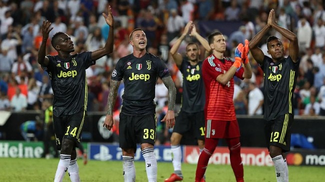 FOTO: Tangis Ronaldo Usai Kartu Merah di Valencia vs Juventus