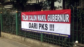 Kursi DKI-2 Kosong, Spanduk Tolak Wagub dari PKS Muncul