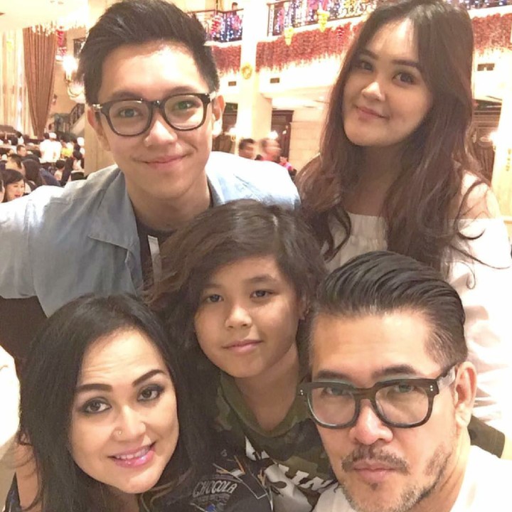 <p>Kompak banget deh keluarga yang satu ini. (Foto: Instagram/ferrysal1m)</p>