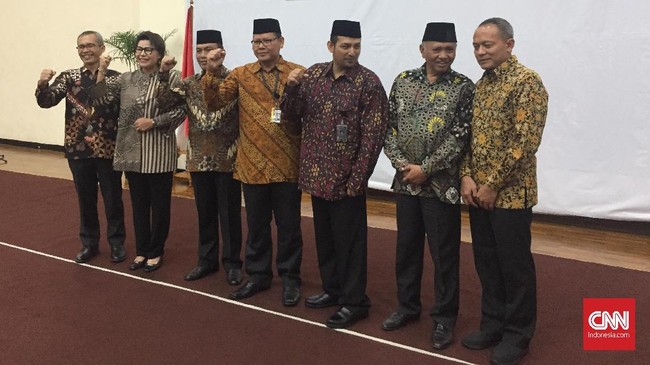 Ketua KPK Agus Rahardjo meminta Dirdik yang baru Kombes Panca Putra untuk segera menyelesaikan kasus-kasus besar yang menjadi utang selama ini.
