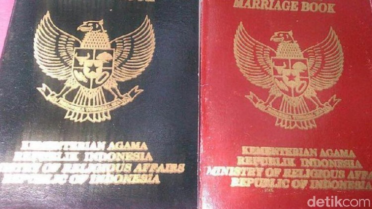 Demi mengelabui RT/RW, banyak pasangan menggunakan buku nikah palsu. Padahal dengan menggunakan buku nikah palsu mereka bisa terjerat pidana.