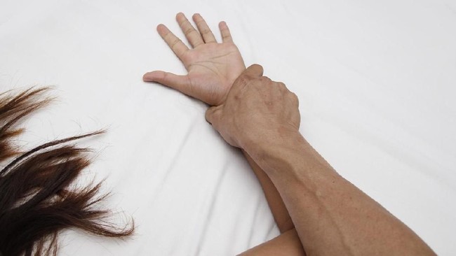 LBH APIK meminta agar tak ada imunitas bagi pelaku kekerasan seksual, apalagi jika itu diberikan dengan dalih menjaga marwah institusi.