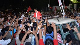 Relawan Gaungkan 'Jokowi Satu Kali Lagi' di KPU