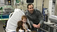 <p>Petr Cech juga pernah mengunjungi rumah sakit anak untuk menyemangati para pasien cilik lho. So sweet! (Foto: Instagram @petrcech)</p>