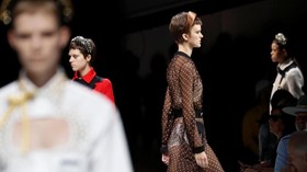 FOTO: Menyelami Ketakutan Miuccia Prada pada Konservatisme
