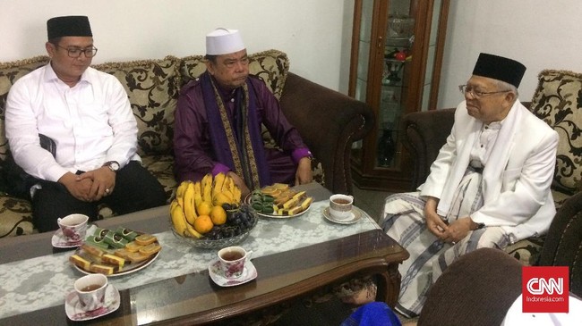 Ma'ruf Amin mengunjungi eks Ketua MUI DKI Jakarta Munzir Tamam di kediamannya di Jakarta Timur. Ma'ruf minta doa dan dukungan Munzir di Pilpres.