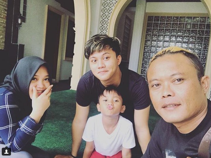 7 Momen Kekompakan Rizky Febian dan Keluarga