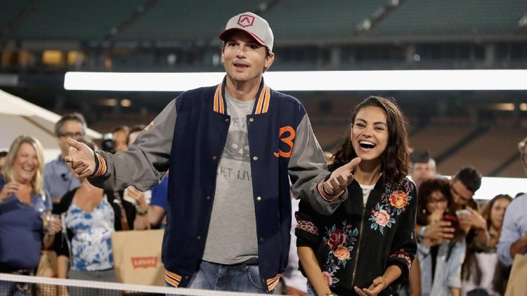 Ashton Kutcher dan Mila Kunis menjaga keharmonisan rumah tangga dengan quality time berdua. Apa ya quality time mereka?