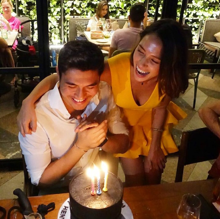 <p>Saat sang istri memberi kejutan pada Henry di ultahnya. Sweet banget ya. (Foto: Instagram/henrygolding)</p>