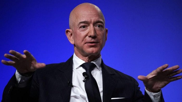 NATIONAL HARBOR, MD - SEPTEMBER 19:  Amazon CEO Jeff Bezos, founder of space venture Blue Origin and owner of The Washington Post, participates in an event hosted by the Air Force Association September 19, 2018 in National Harbor, Maryland. Bezos talked about innovating in large organizations as well as staying on the cutting edge in the space industry.  (Photo by Alex Wong/Getty Images)