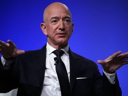 Orang Terkaya Dunia Siap Susul Richard Branson ke Antariksa