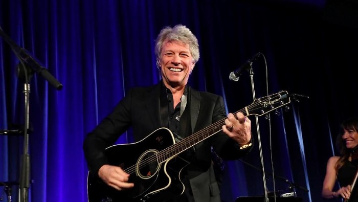 NEW YORK, NY - JUNE 04:  Jon Bon Jovi performs on stage at The Hospital for Special Surgery 35th Tribute Dinner at the American Museum of Natural History on June 4, 2018 in New York City.  (Photo by Astrid Stawiarz/Getty Images for Hospital for Special Surgery)