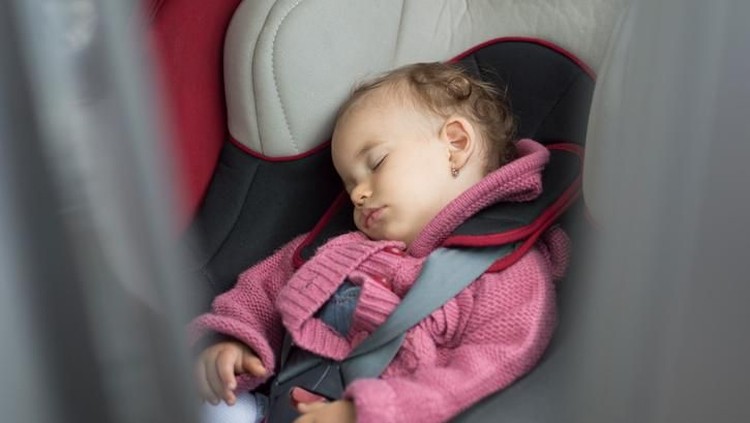 ilustrasi anak tertidur di mobil