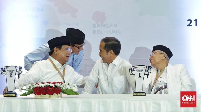 Haris Azhar menilai Jokowi gagal mewujudkan penegakan HAM pada periode pertama, dan Prabowo sangat erat dikaitkan dengan pelanggaran HAM masa lalu.