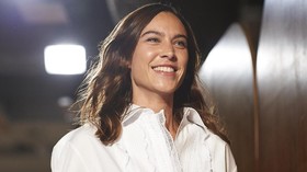 Alexa Chung Terinspirasi Bandara untuk Koleksi Labelnya