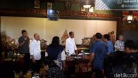 Jokowi Makan Siang di Restoran Jawa di Jaksel
