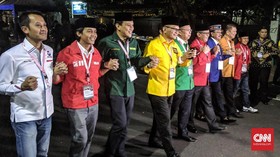 Sembilan Sekjen Partai Pengusung Jokowi Pamer Mesra di KPU