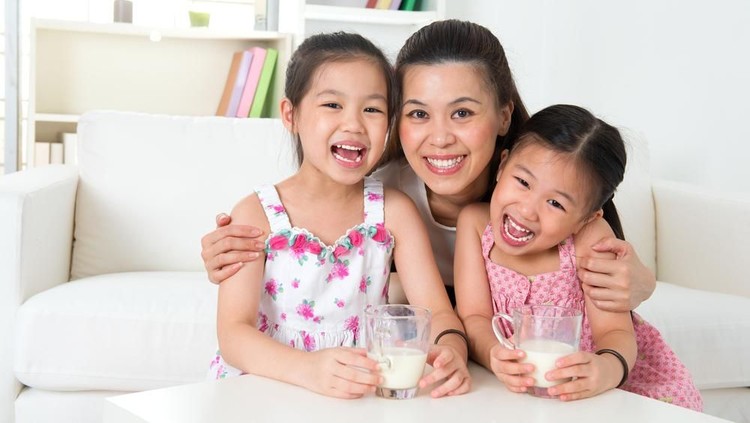 Supaya anak tumbuh tinggi dan cerdas, asupan nutrisinya perlu banget kita perhatikan lho, Bun. Apa aja asupan yang dibutuhkan anak?