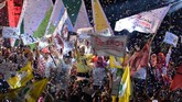 FOTO: Momen Jokowi dan Prabowo Ambil Nomor Urut Pilpres 2019 KPU telah mengundi nomor urut capres dan cawapres pemilu 2019. Jokowi-Ma'ruf mendapat nomor urut satu, sementara Prabowo-Sandiaga mendapat nomor urut dua.