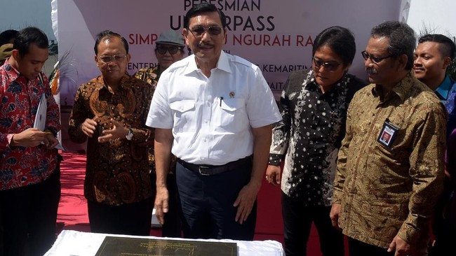 Menko Kemaritiman Luhut Pandjaitan mengklaim pembangunan tol di era Jokowi sudah 671 km, melesat dibanding Orba yang 216 km, dan pemerintahan setelahnya.