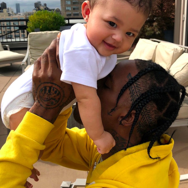 <p>Happy-nya Stormi saat diajak bercanda ayahnya, Travis Scott. (Foto: Instagram/ @travisscott)  </p>