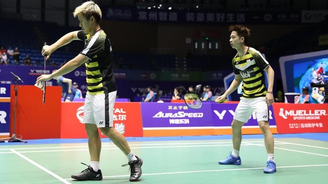 Marcus Fernaldi Gideon/Kevin Sanjaya Sukamuljo memenangi duel melawan Mohammad Ahsan/Hendra Setiawan dalam semifinal Hong Kong Terbuka 2018, Sabtu (17/11).