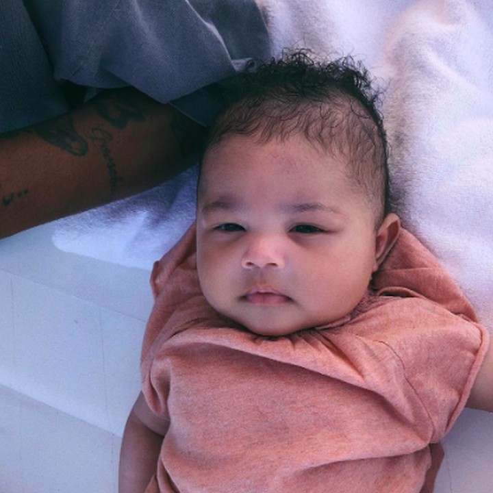 <p>Ekspresi Stormi yang satu ini bikin gemas maksimal. (Foto: Instagram/ @kyliejenner)  </p>