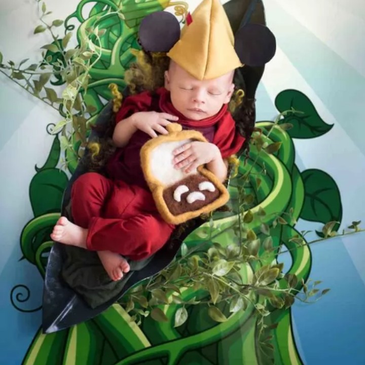 Gemas banget, pakai kostum '<em>Mickey and The Beanstalk</em>'. (Foto: Karen Marie via Babble)