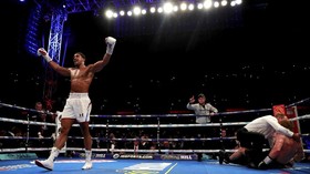 FOTO : Anthony Joshua Menang TKO Atas Alexander Povetkin