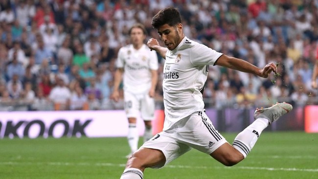 Teknologi VAR bantu Real Madrid unggul 1-0 atas Espanyol pada babak pertama. Gol Asensio sempat dianulir, namun disahkan dengan bantuan VAR.