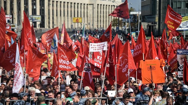 Sejak sebulan lalu aksi unjuk rasa menolak kebijakan pemerintah Rusia meningkatkan usia pensiun menjadi 60 bagi perempuan dan 65 bagi pria mendapat penentangan.