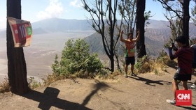 Pemandangan Lari dan 'Selfie' di Pasuruan Bromo Marathon 2018