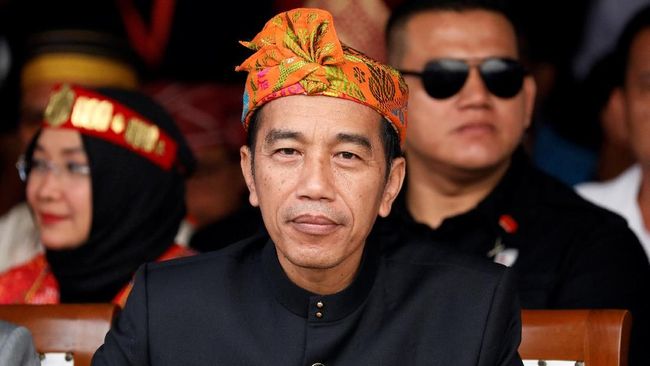 Presiden Jokowi mengingatkan soal gaya hidup sehat sambil menyebut bahwa penyakit bisa terjadi kepada siapa pun tanpa memandang jabatannya.