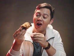 Debut Jadi Sutradara, Chandra Liow Bikin Film Bucin