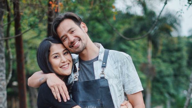 Setiap anak pasti memiliki arti bagi setiap orang tua. Seperti arti kehadiran sang putri dalam hidup Tarra Budiman.