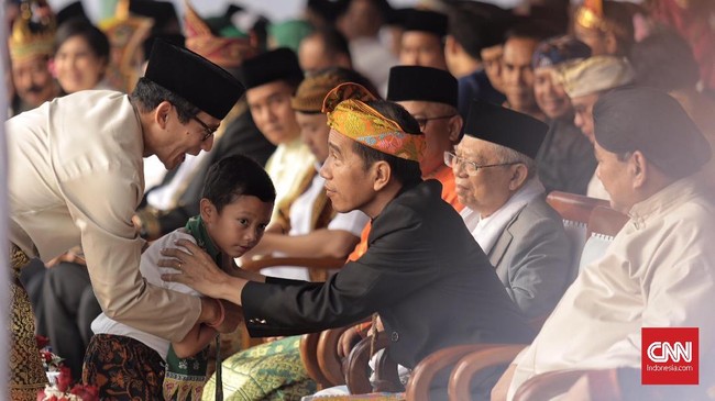 Mensesneg Pratikno merespons pertanyaan soal nasib Menparekraf Sandiaga Uno di kabinet Jokowi usai mengundurkan diri dari Partai Gerindra.