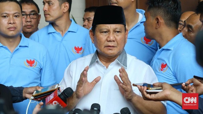Calon presiden Prabowo Subianto hadir di haul ke-11 mendiang Presiden Soeharto didampingi Dewan Pembina Gerindra Fuad Bawazier.