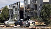 FOTO: Kehancuran Usai Tornado Terjang Kanada Sebuah tornado dengan ganas menerjang Kanada pada Jumat (21/9) dan menyisakan kehancuran yang belum pernah dialami masyarakat di sana sebelumnya.