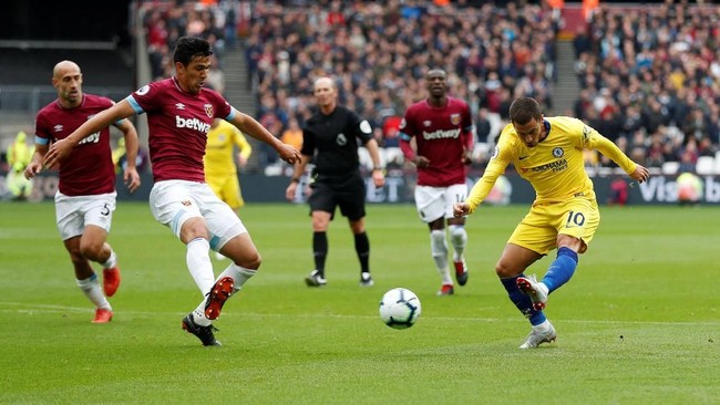 Chelsea gagal ke puncak klasemen Liga Primer Inggris setelah ditahan imbang West Ham United di Stadion Olimpiade London, Minggu (23/9).