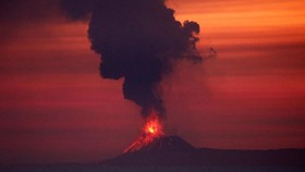 Sebelum Tsunami Terjadi, Gunung Anak Krakatau Erupsi