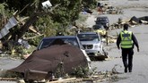 FOTO: Kehancuran Usai Tornado Terjang Kanada Sebuah tornado dengan ganas menerjang Kanada pada Jumat (21/9) dan menyisakan kehancuran yang belum pernah dialami masyarakat di sana sebelumnya.