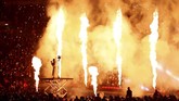 FOTO : Anthony Joshua Menang TKO Atas Alexander Povetkin Juara dunia tinju kelas berat Anthony Joshua berhasil mempertahankan gelar setelah menang TKO atas Alexander Povetkin di Stadion Wembley, Minggu (23/9).