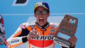 Marquez Ngebut Pakai Tuk-Tuk Jelang MotoGP Thailand