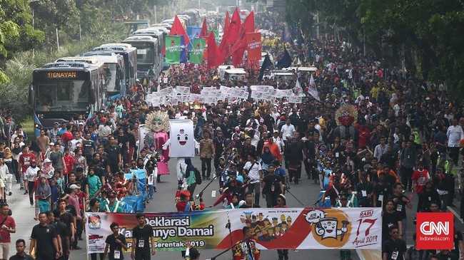 Menurut Wakil Ketua Komisi II Junimart Girsang, usulan Megawati Soekarnputri itu bisa menghemat anggaran parpol dan KPU.